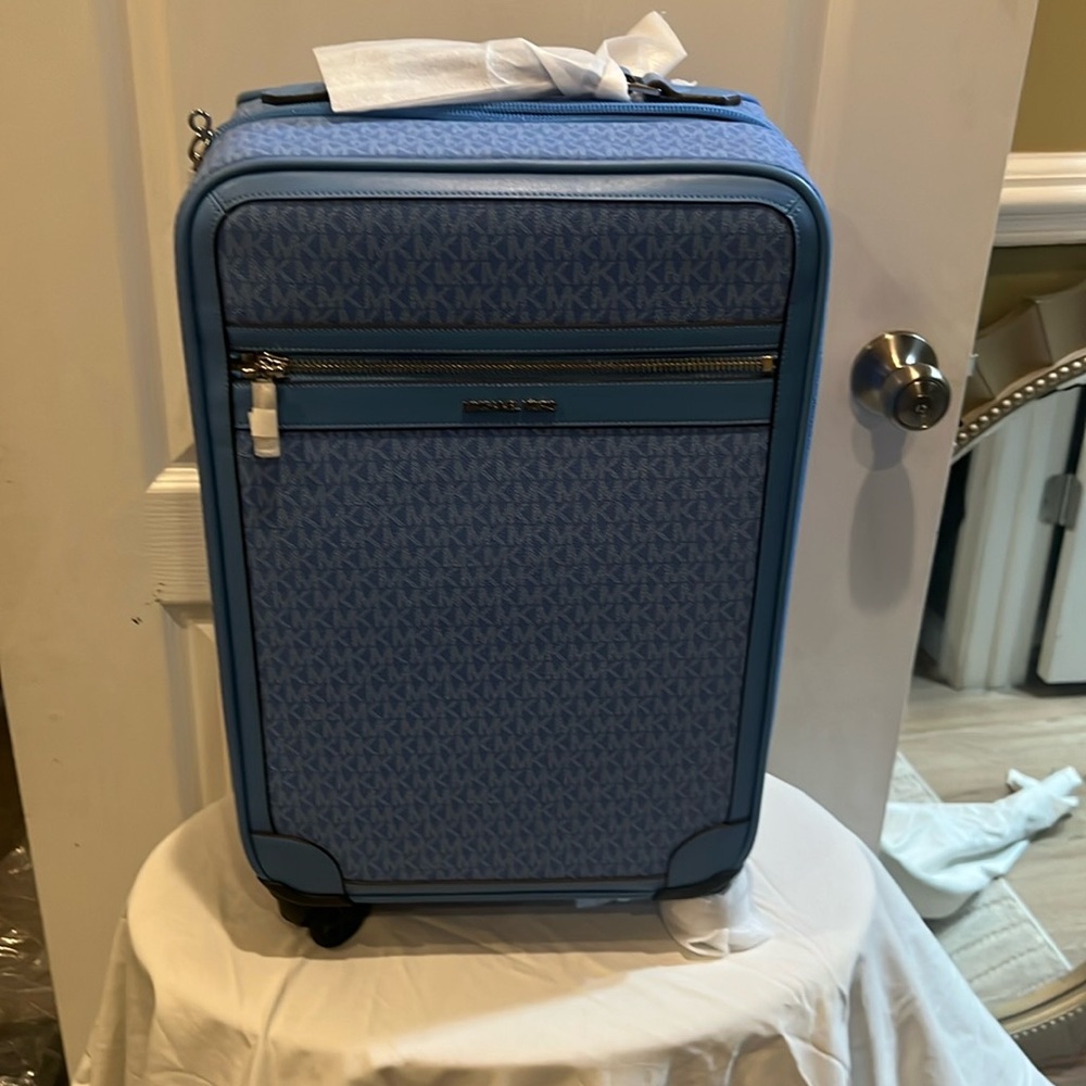 MICHAEL Michael Kors Travel Small Pacific Blue signature Suitcase